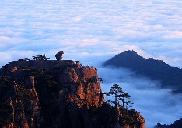Stone Monkey Gazing Over the Sea of Clouds